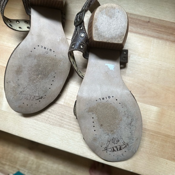 Fly shoes - Picture 2 of 3